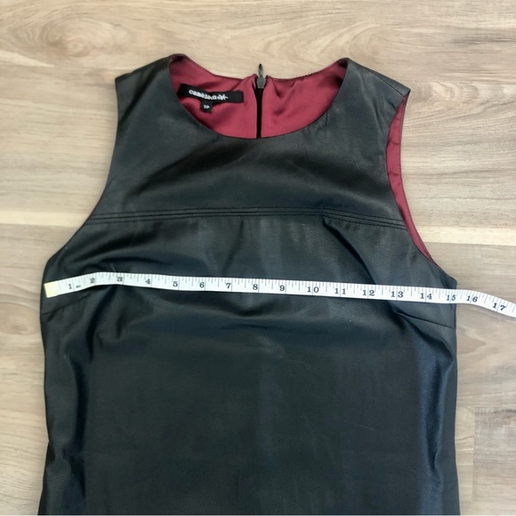 🇨🇦 Short vegan leather dress - Picture 5 of 10